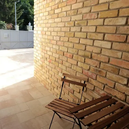 Jokai 19 Vendeghaz * 维斯普雷姆