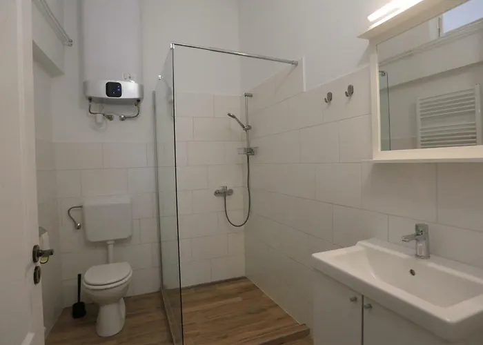 Jokai 19 Vendeghaz